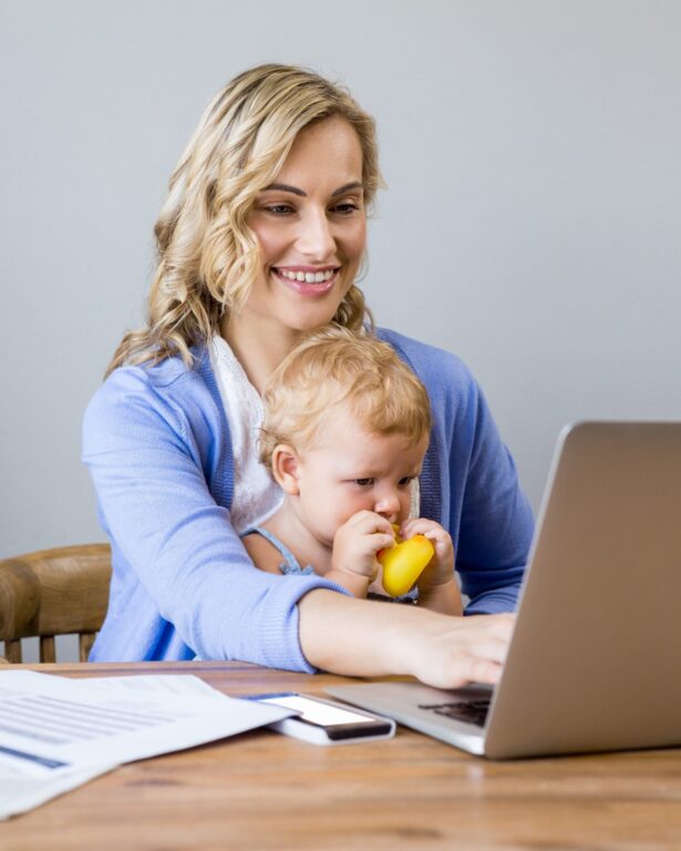 mother baby sitting table using laptop scaled e1760553265768