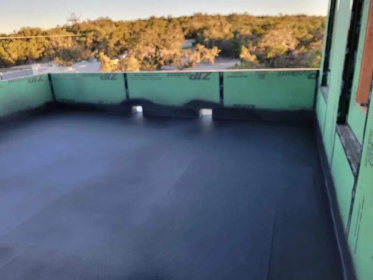 imgi 14 Roof Coatings Spray Foam Tech 2 768x576